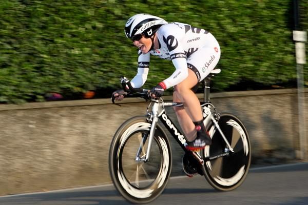 Kirsten Wild (Cervelo TestTeam) heads for first place with a time of 3:06.12.