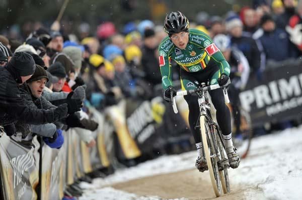 Sven Nys put the pedal to the metal to chase back to the front.