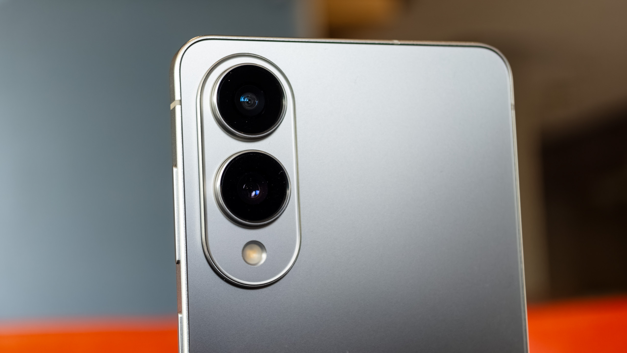 Dual cameras on the Galaxy S25 Edge