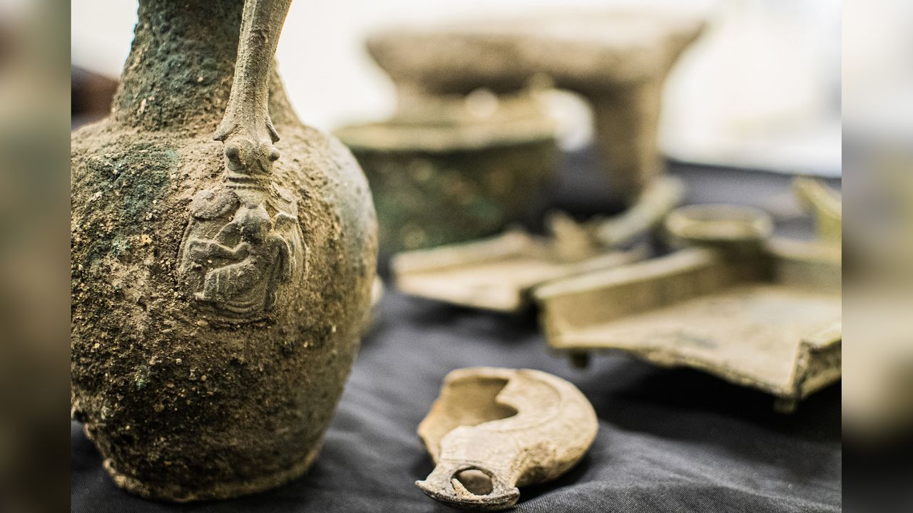 Police in Jerusalem have seized a hoard of stolen antiquities in Jerusalem, including coins, incense burners and ceramics.