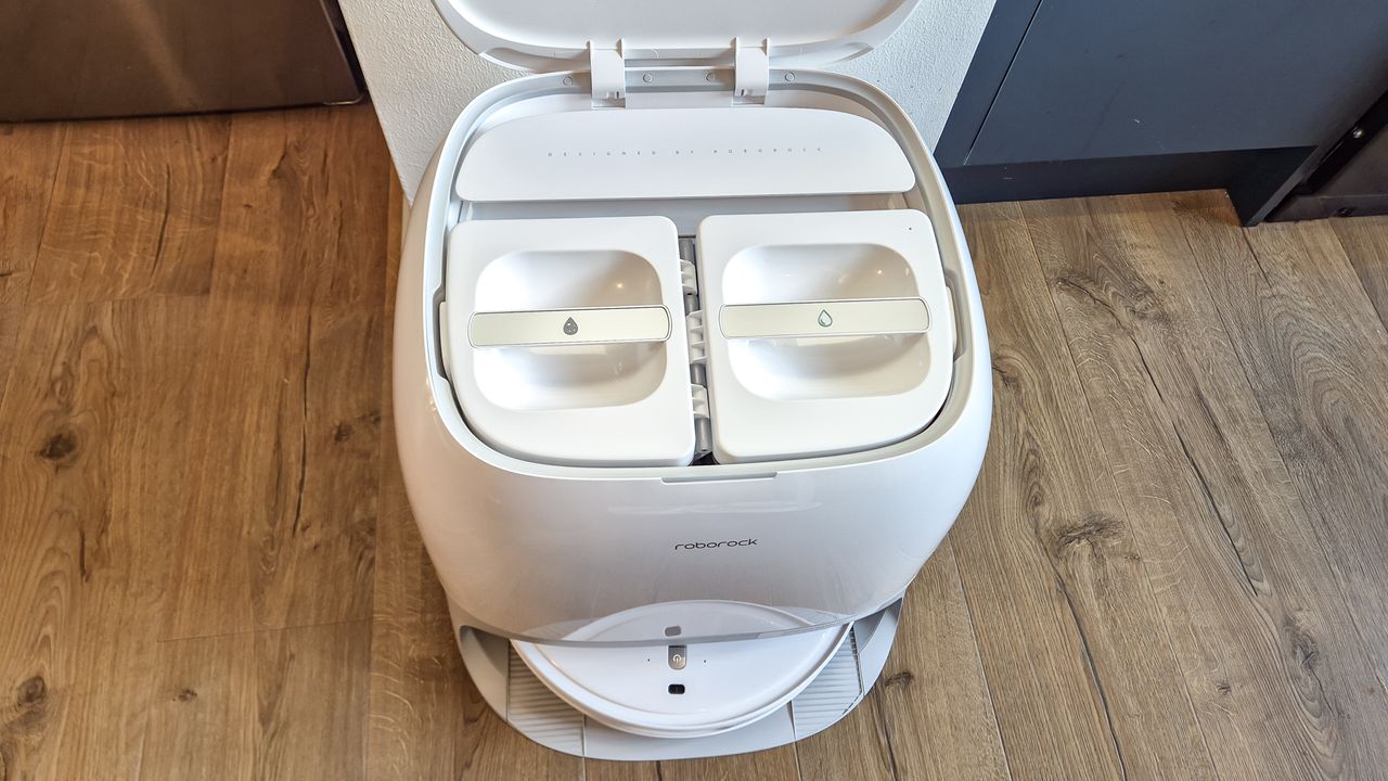 Roborock Qrevo Curv 2 Pro water containers at the top