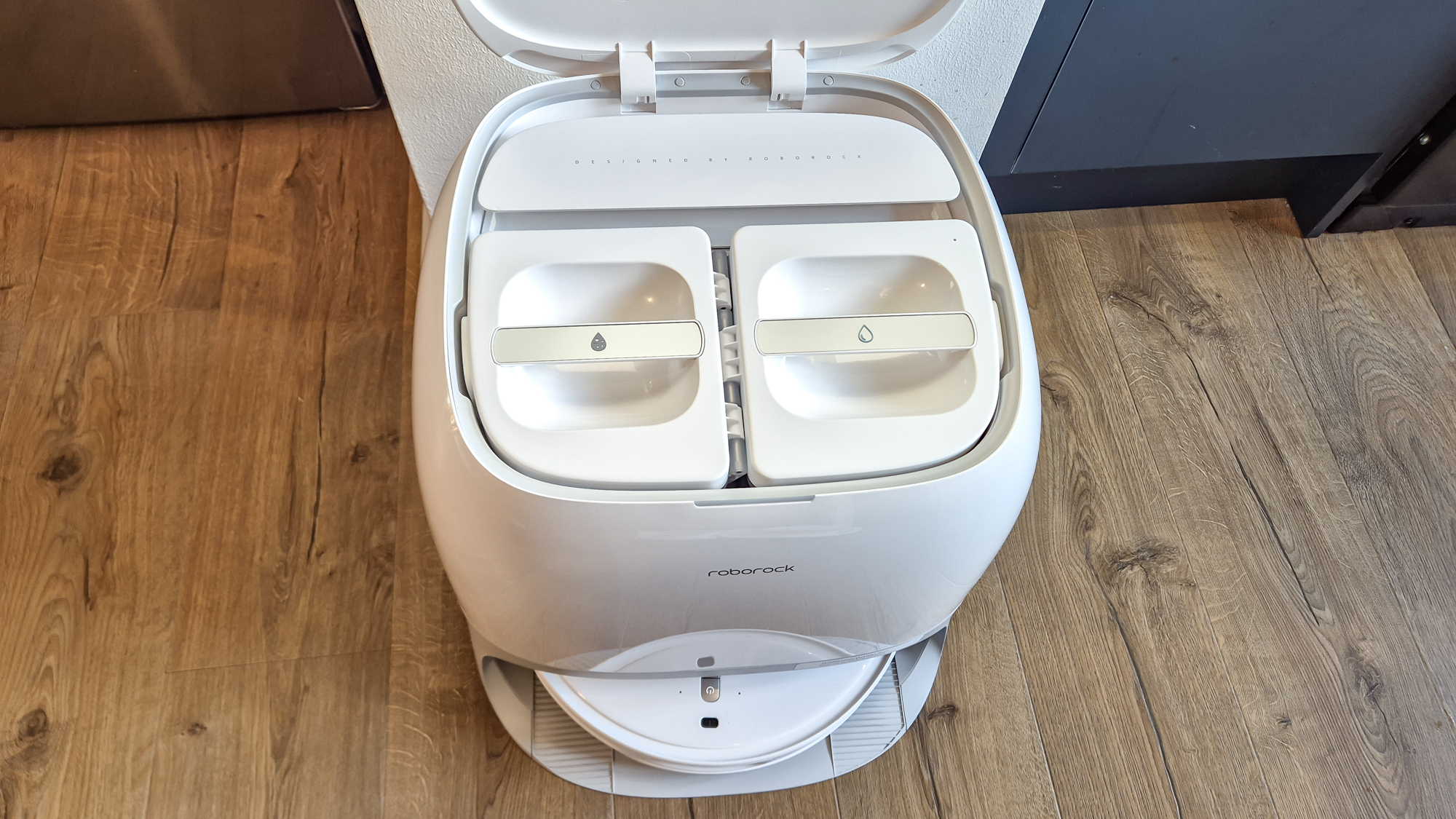 Roborock Qrevo Curv 2 Pro water containers at the top