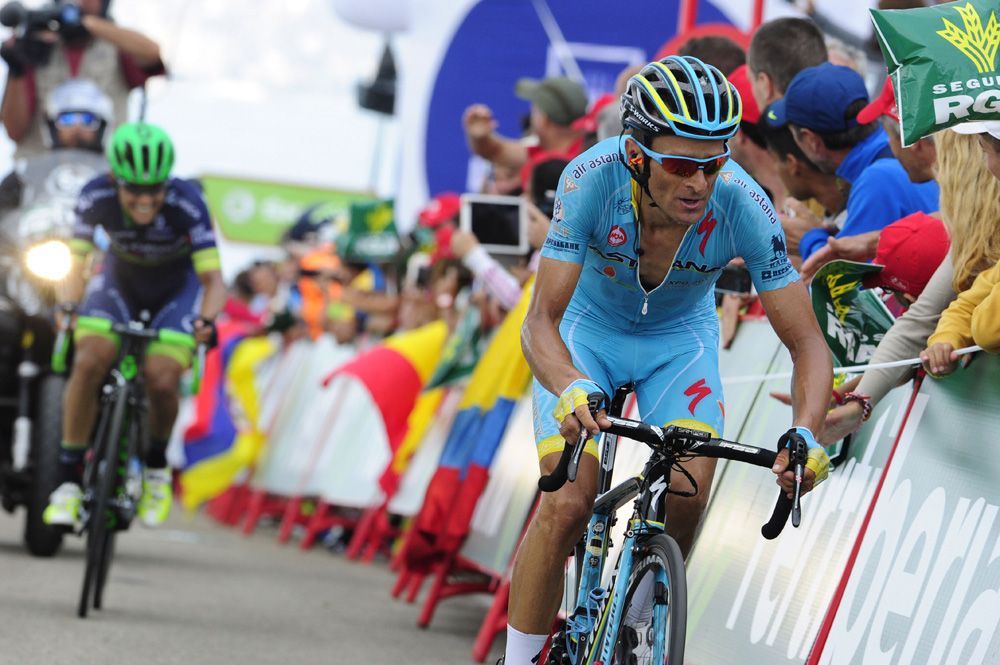 Michele Scarponi distances Esteban Chaves
