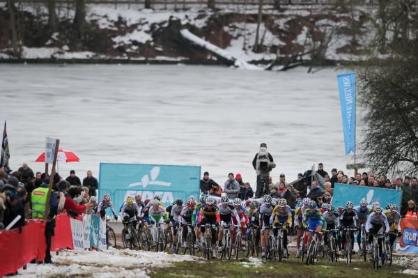 The elite men get underway in Tervuren
