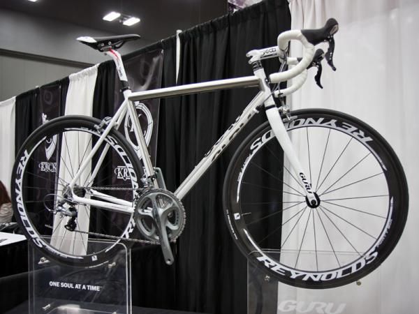 Rather than leave it just plain grey, Guru dressed up its titanium road bike at NAHBS with a keen half-masked white paint job.