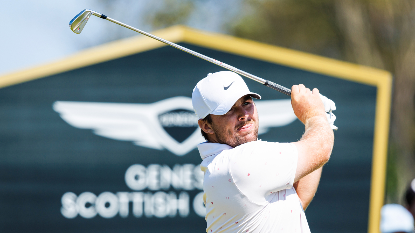 Chris Gotterup hits an iron