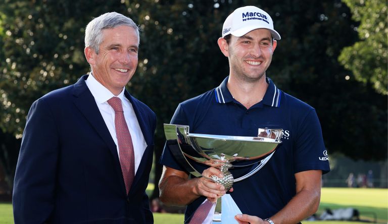 Cantlay with the trophy