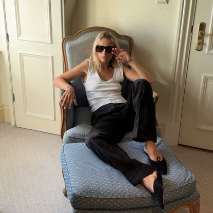 Stephanie Broek in slipper mules