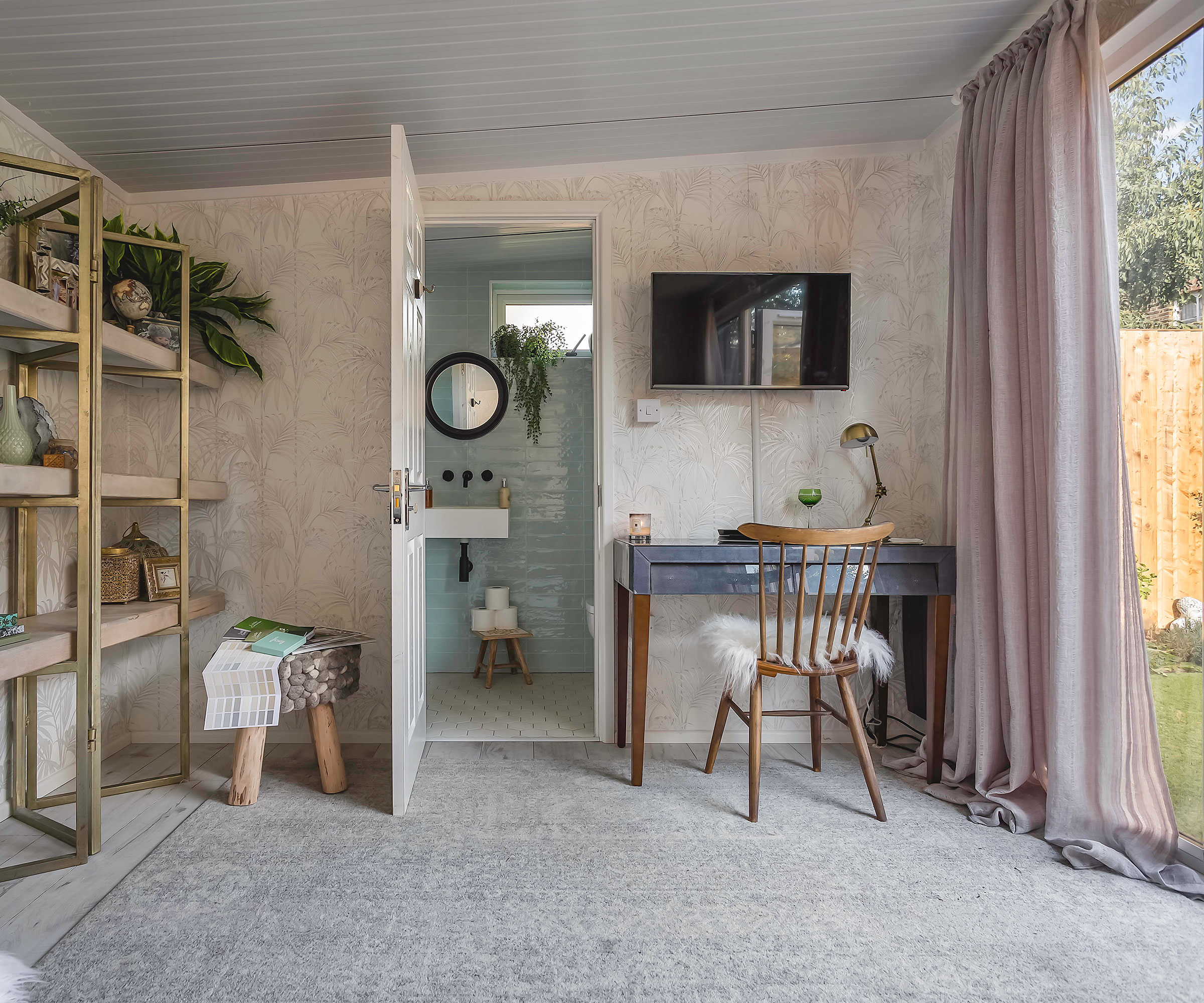 garden home office with shower room