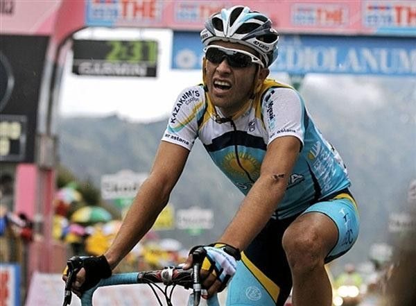 Alberto Contador Velasco (Astana) initially struggled, but recovered well to get the maglia rosa