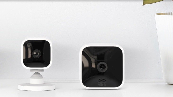 Blink Mini Indoor Wired 1080p Wi-Fi Security Camera in Black