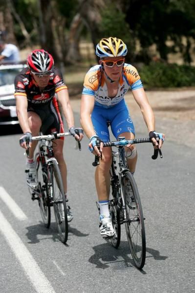 Cameron Meyer (Garmin-Transitions) leads Ivan Gutierrez (Caisse d'Epargne) on their break attempt.