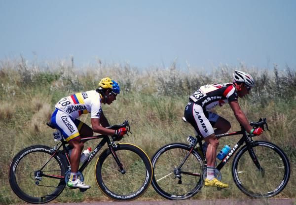 Edwin Avila (Team Colombia) and Andy Guptill (Jamis-Sutter Home) in the major break of the day