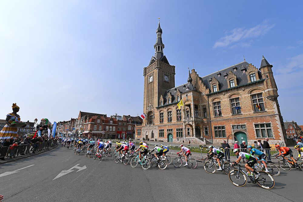The Gent-Wevelgem peloton
