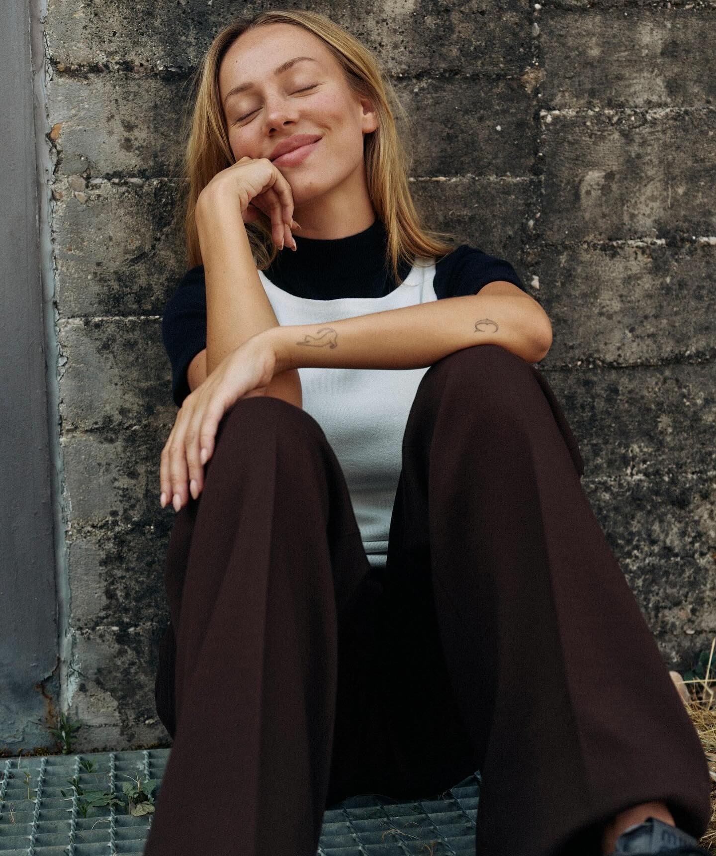 Spanish woman wearing fall trend.