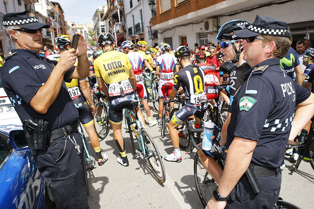 Riders await the start of stage 8 of the Vuelta
