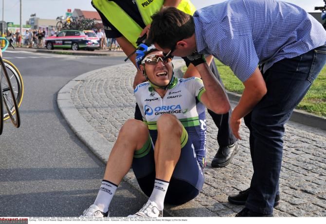 Mitch Docker (Orica-GreenEdge) gets a helping hand