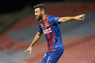Joe Ledley in action for Newcastle Jets against Melbourne City in March 2020.