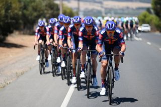 Alex Edmondson and his Picnic PostNL team set the pace at the front of the peloton