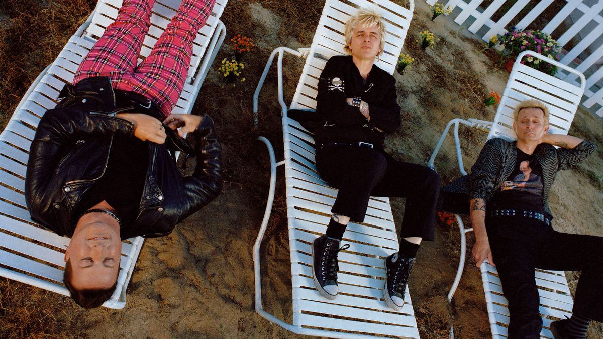 Green Day on sun loungers