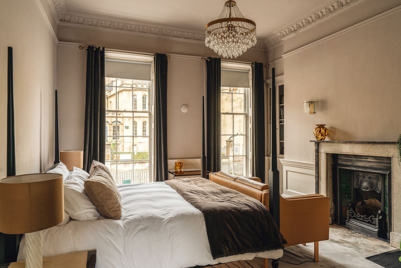 Photographs of the exterior and interior of 12 The Paragon in Bath