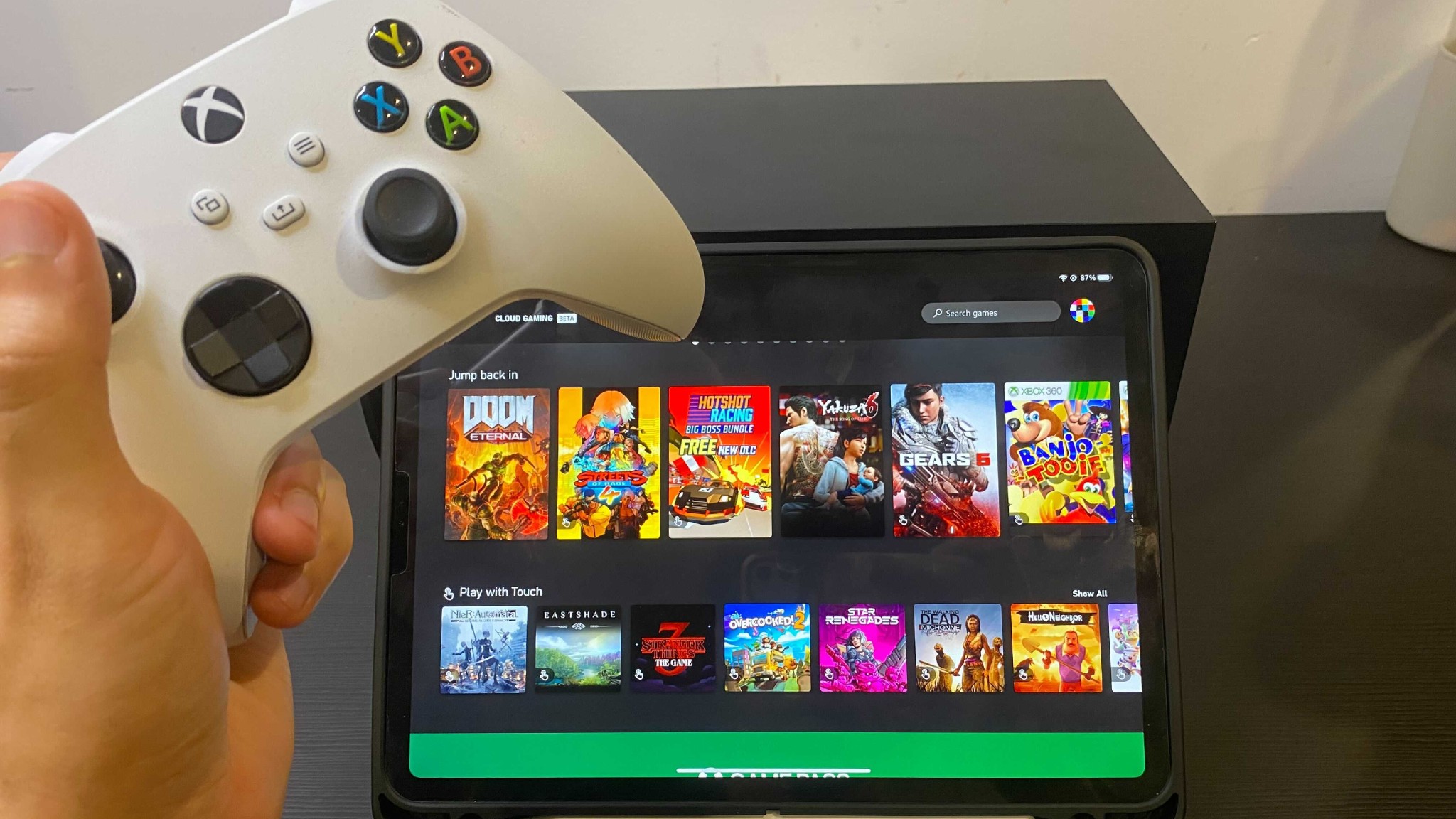 Xbox можно играть без подписки. Контроллер для IPAD. Чипуется ли Xbox. Распродажа Xbox.