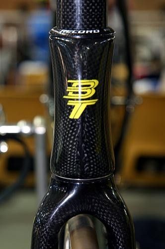 The beefed up head tube featuring road-style integrated headset and 1 1/8 inch steerer.