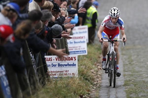 Kevin Pauwels (Sunweb-Revor) has dropped Nys and Stybar and is alone in the lead.
