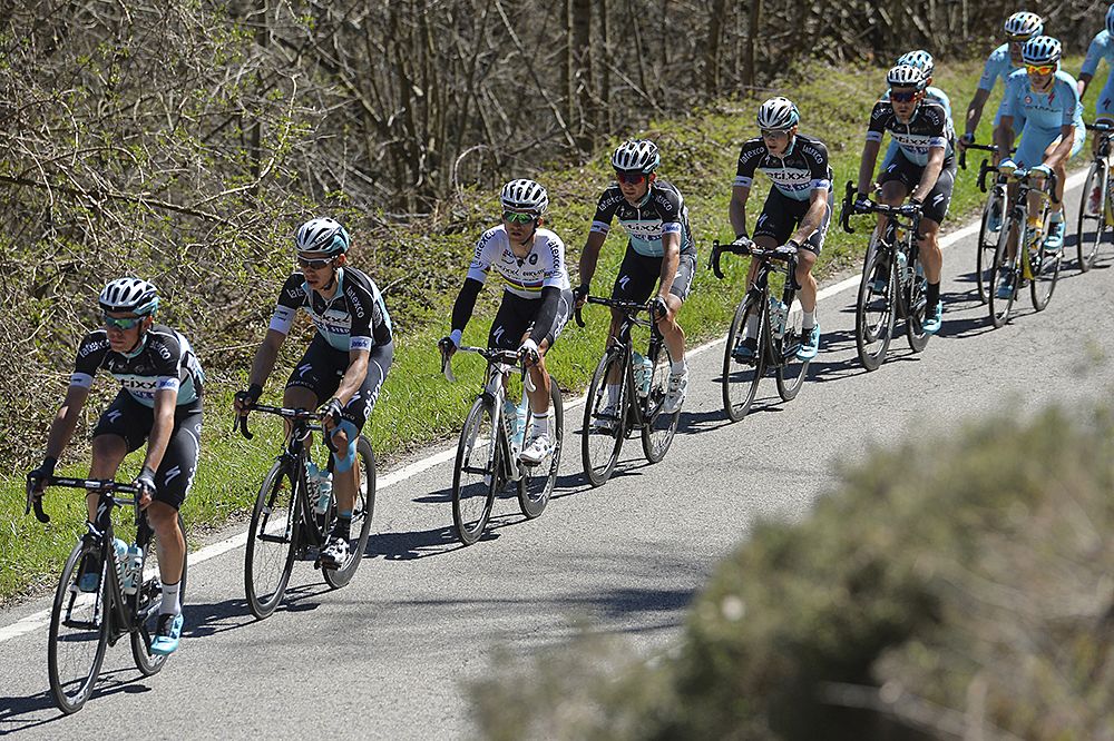 Etixx-QuickStep set the pace