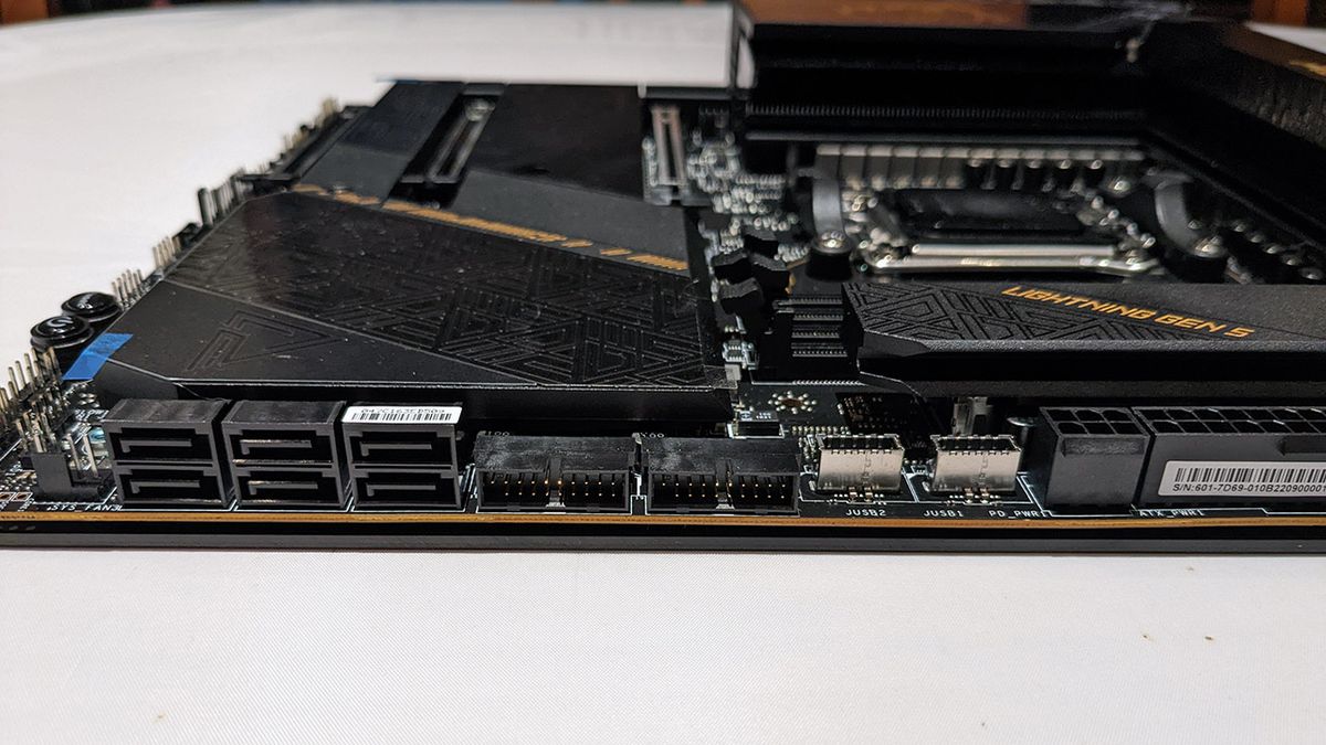 MSI MEG X670E Ace SATA and case connections