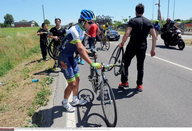 Michael Matthews (Orica-GreenEdge) remounts
