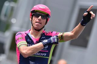 Former World Champion Rui Costa points to his rainbow stripes.