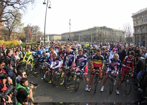 The start of Milan - San Remo