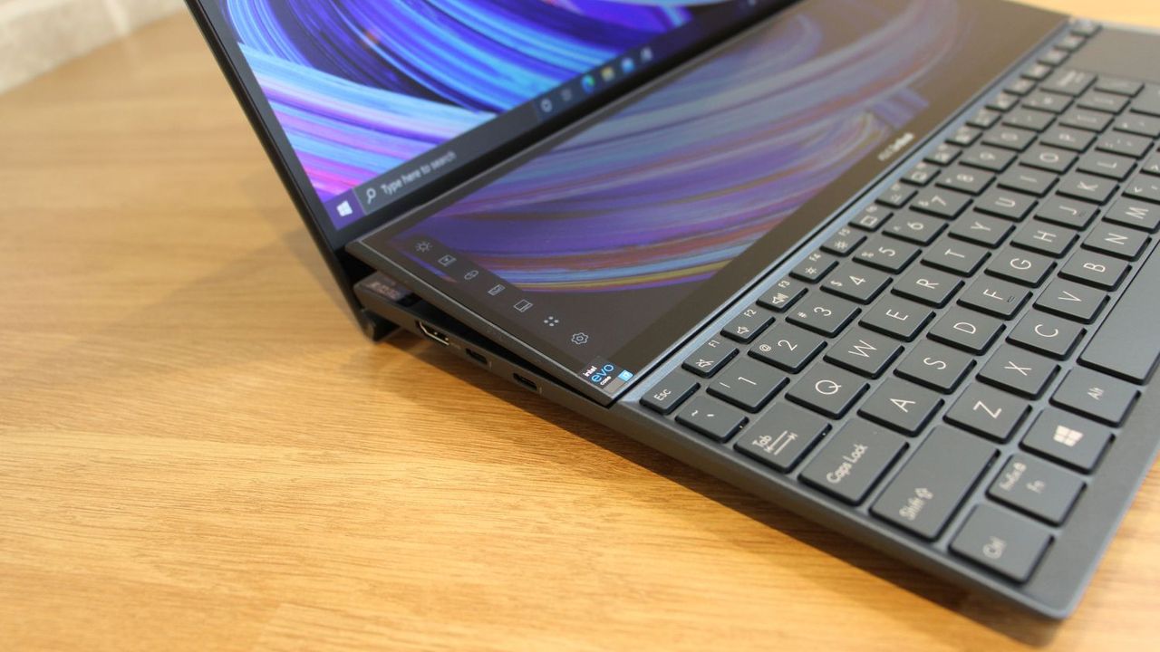 Asus ZenBook Duo 14 UX482 left hand ports