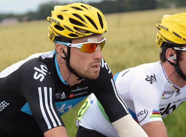 Bernhard Eisel (Sky) crashed heavily in the previous day's finale, but is back in action during stage 5.