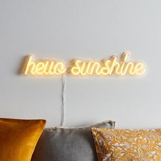 neon sign that reads 'hello sunshine'