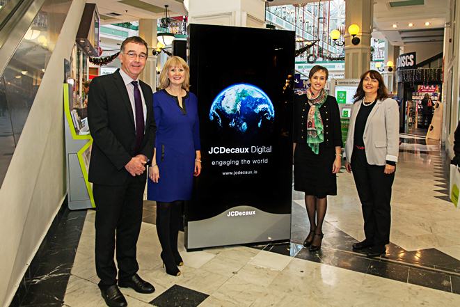 JCDecaux Develops National Digital Retail Advertising Network