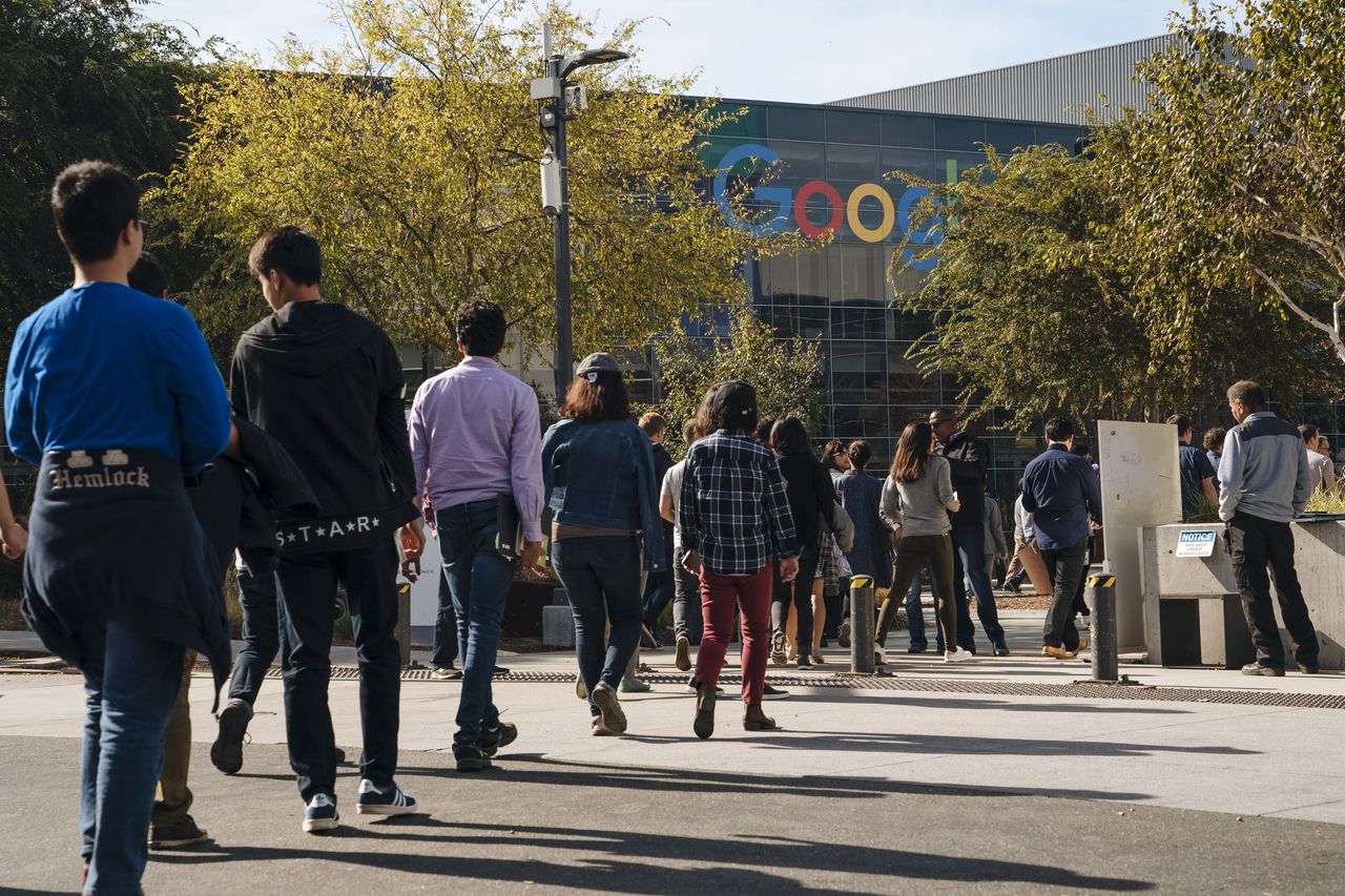 Workers protest Google.