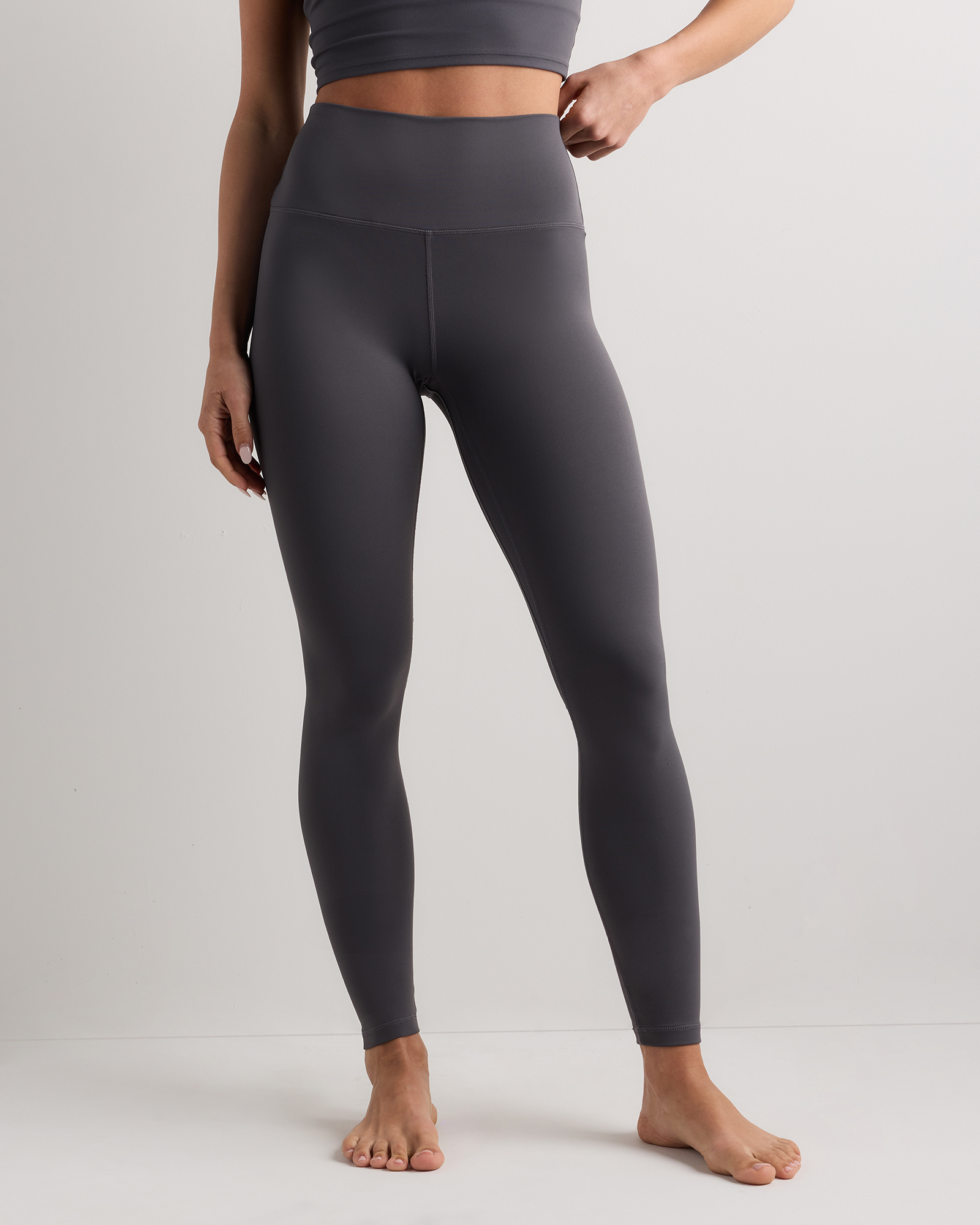 Ultra-Form High-Rise Legging in Dark Coal