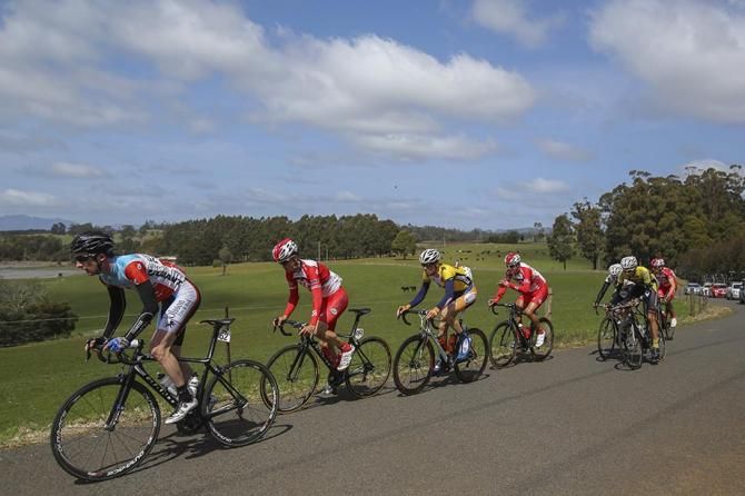 Jason Spencer (CharterMason) leads Robbie Hucker (Drapac)