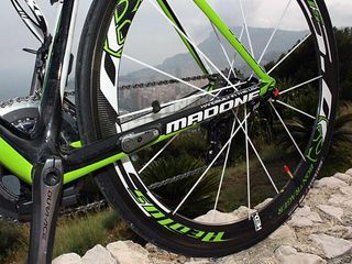 …but the size difference between the chain stays and seat stays has grown wider.