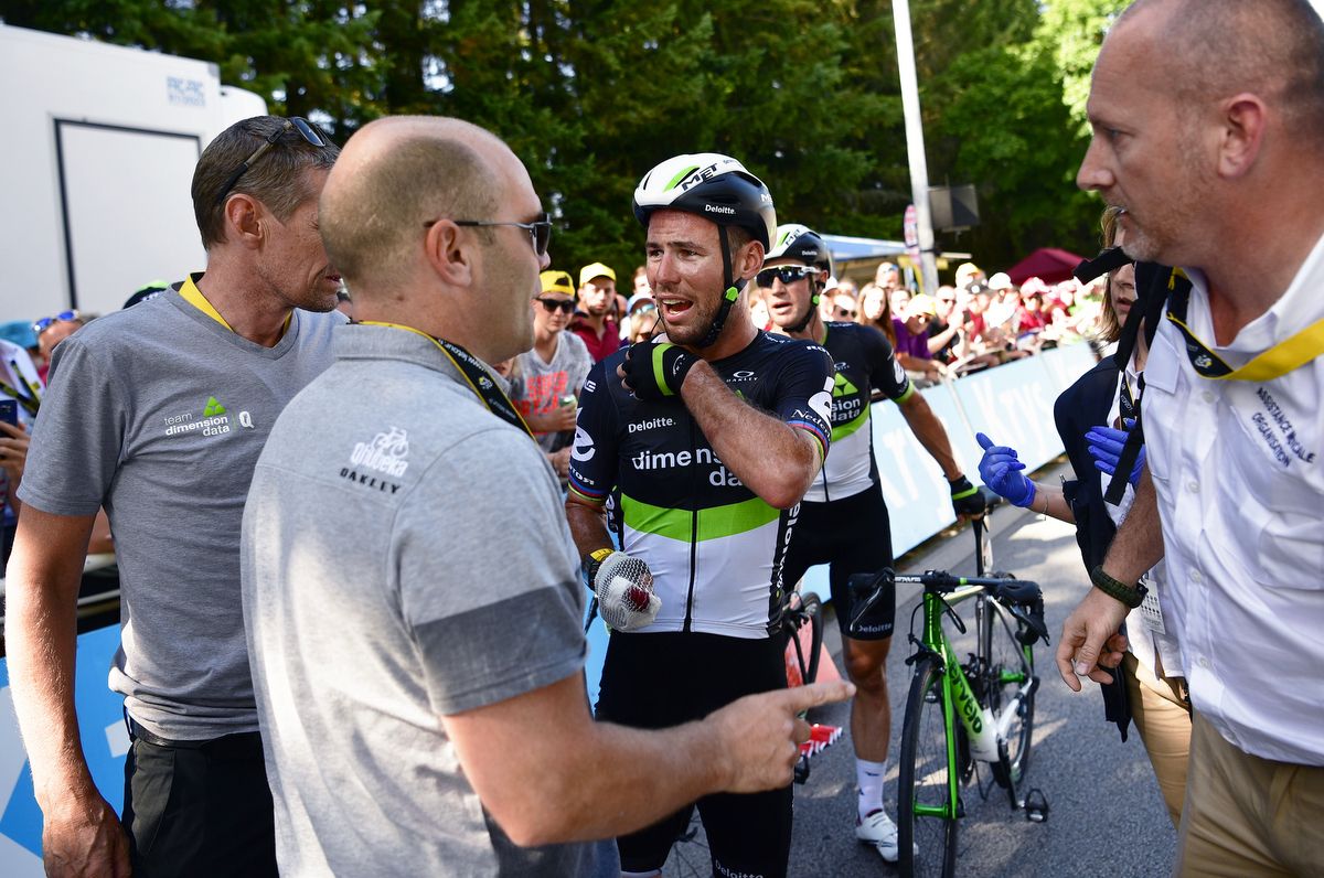 Mark Cavendish explaining his injuries