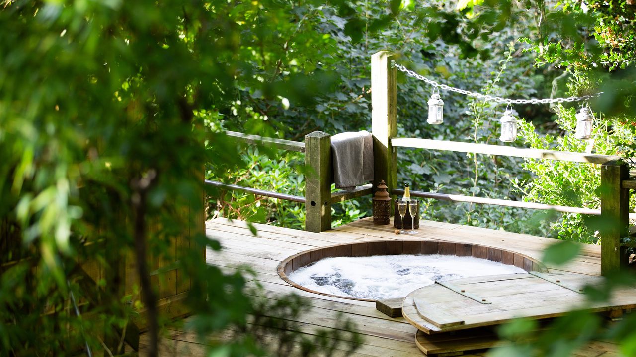 hot tub ideas: spa in the forest canopy &amp; stars