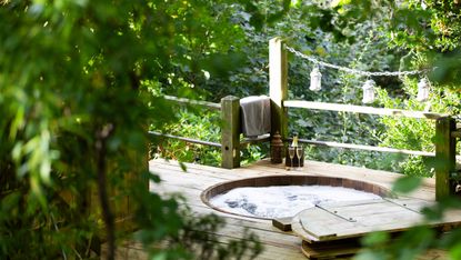 hot tub ideas: spa in the forest canopy & stars