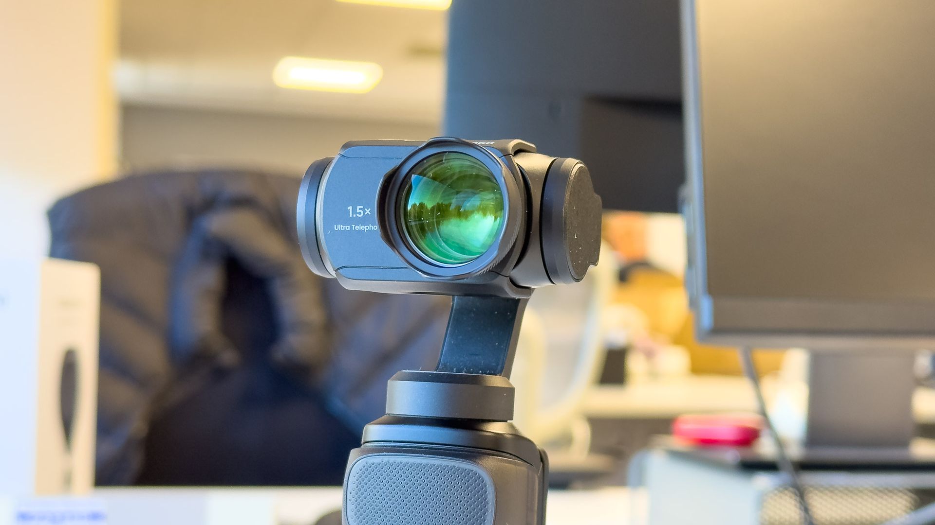 Insta360 adds 15x zoom and 450mm telephoto lens to Luna Ultra