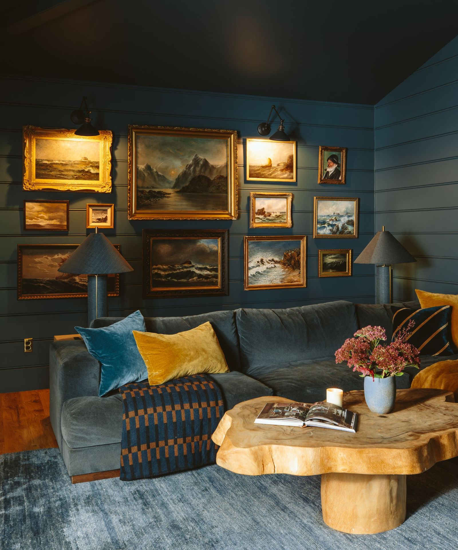 Colors That Go With A Navy Couch | Homes and Gardens
