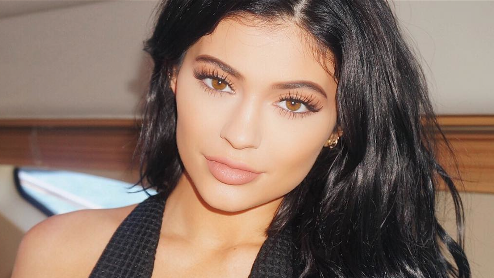 Kylie Jenner Makeup Routine All The Products Kylie Jenner Uses Marie Claire