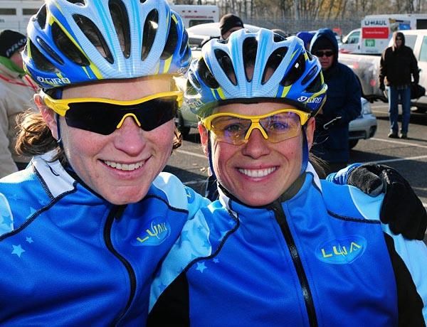 Luna team-mates Alison Sydor (left) and Katerina Nash (right).