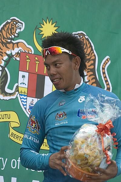Malaysian Anuar Manan (Geumsan Ginseng Asia) still leads the Proton Sprint Points competition as well as being the best placed Asian rider overall.