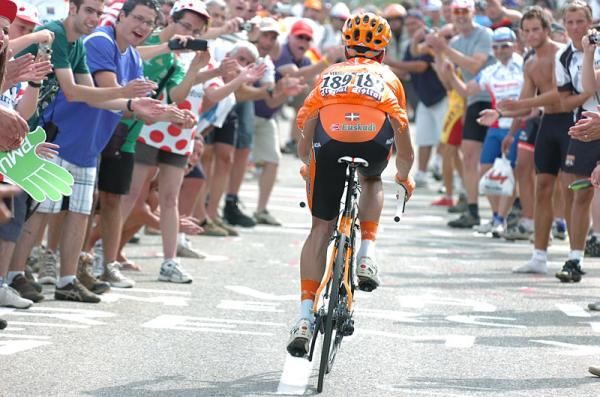 Gorka Verdugo (Euskaltel - Euskadi) is urged on by tifosi.